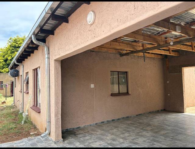 2 BEDROOM FREEHOLD FOR SALE IN SOSHANGUVE S